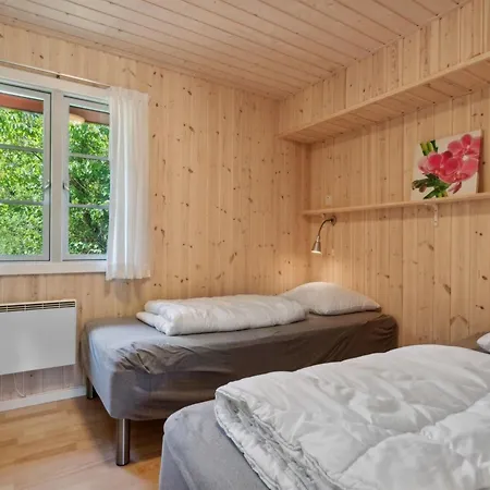 Nis - 200m From The Sea By Interhome *